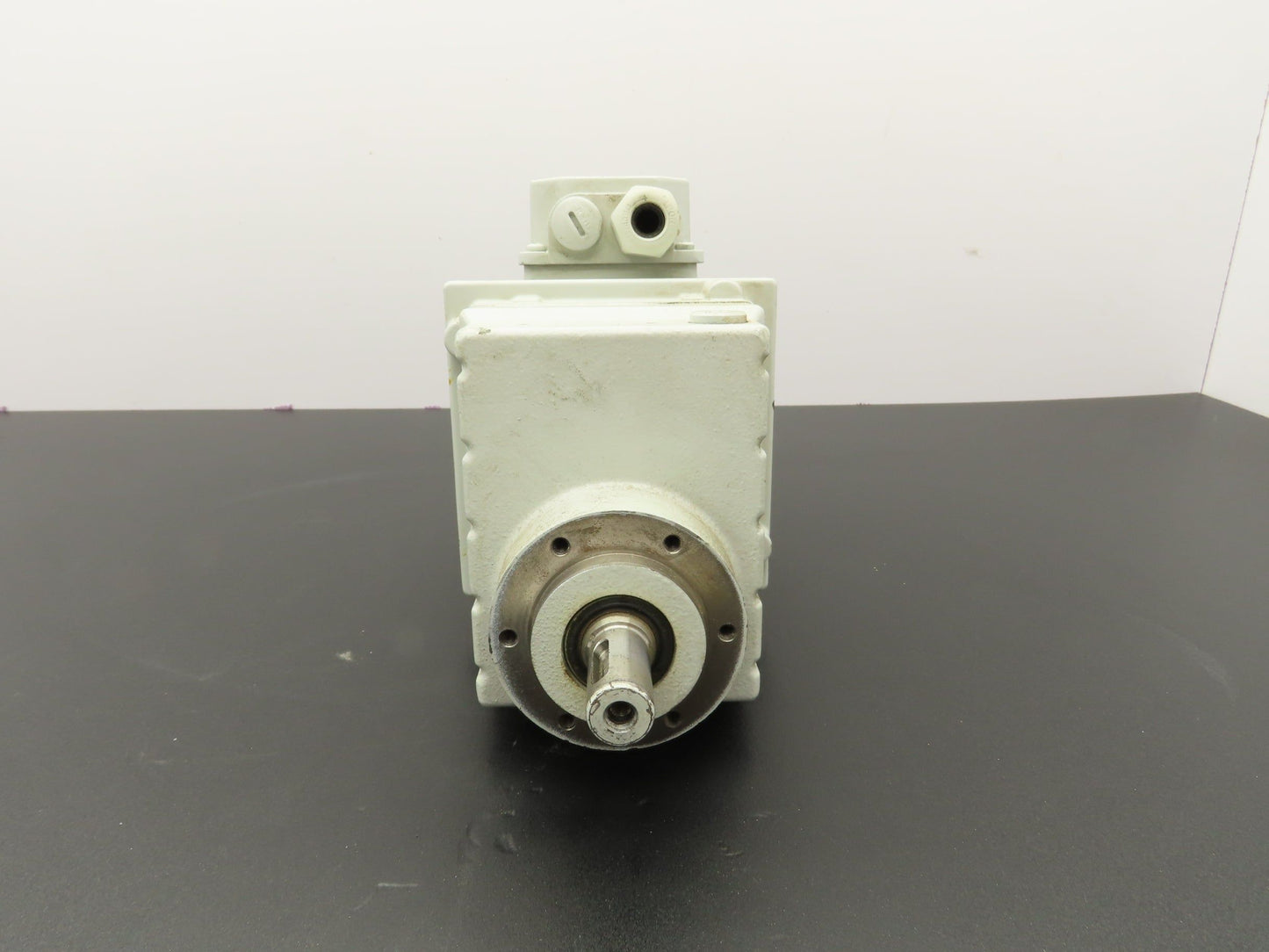Lenze MDEMAXX 063-42 Inline Gear Motor 7.18 Reducer .31kw 230/460V GST04-1M VCR