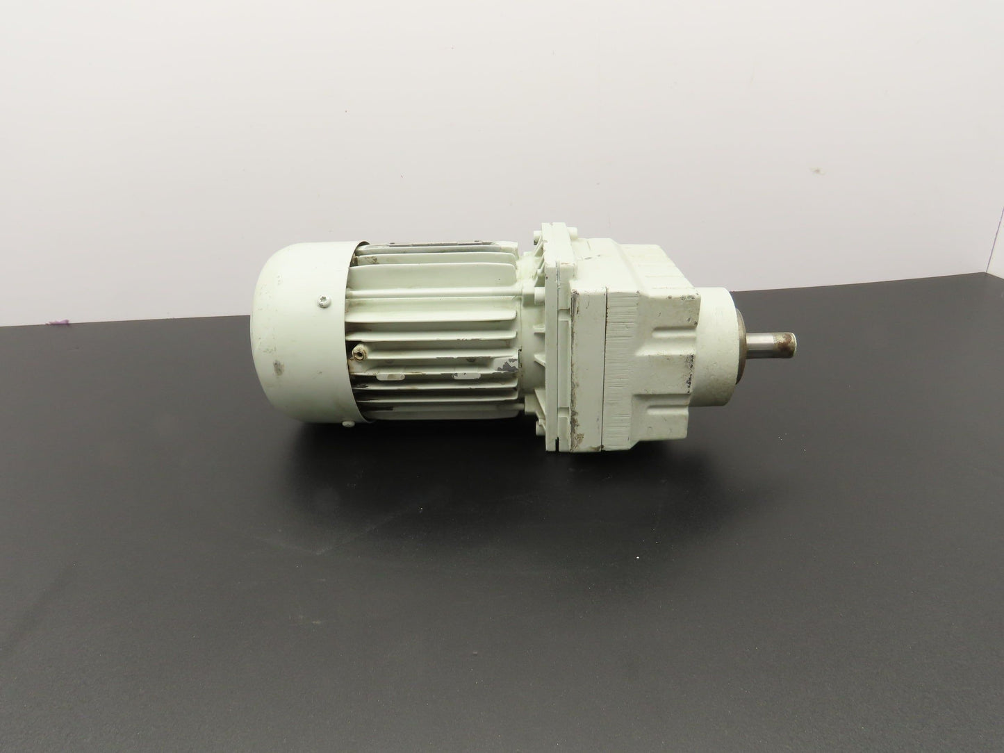 Lenze MDEMAXX 063-42 Inline Gear Motor 7.18 Reducer .31kw 230/460V GST04-1M VCR