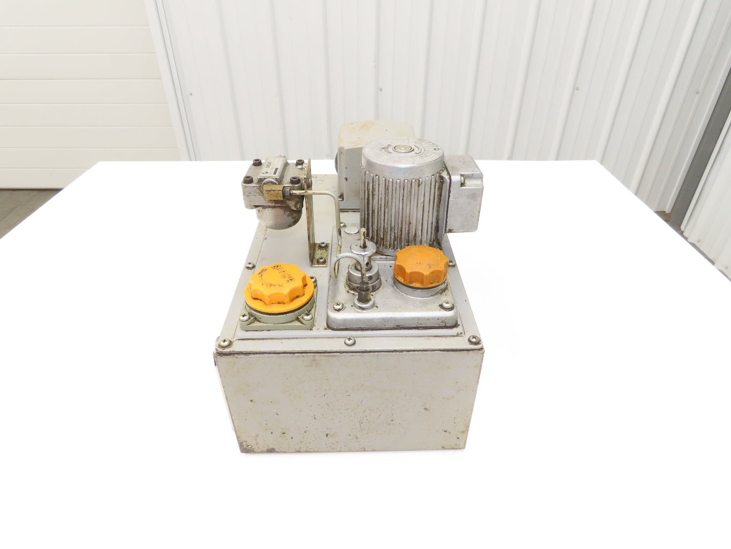 Showa YMAS-3 Automatic Oil Lubrication Piston Pump 12L Tank 110V Motor No 5