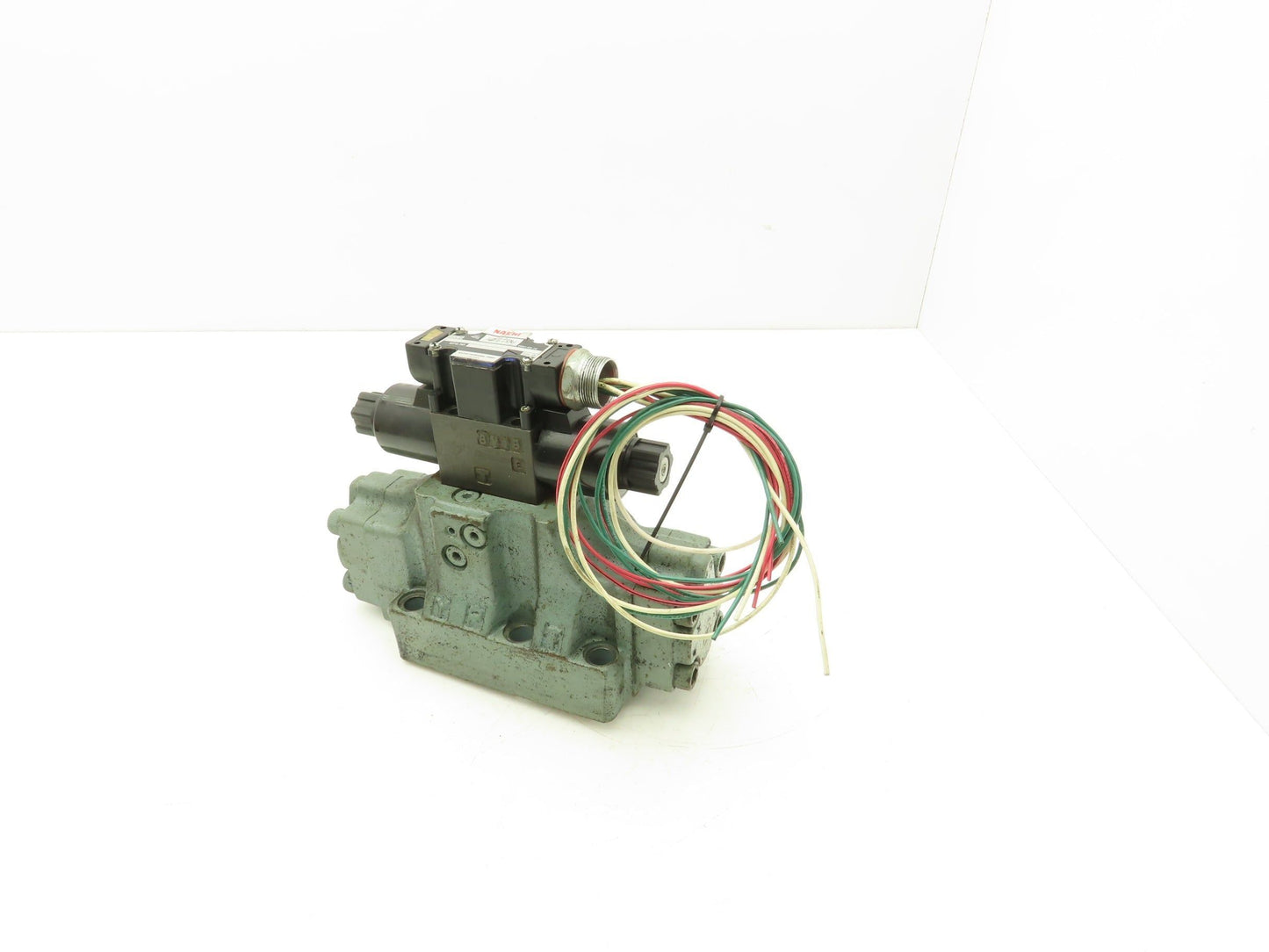 Nachi DSS-G06-C5-R-C115-E21 Hydraulic Directional Solenoid Valve 115V DG5S Base