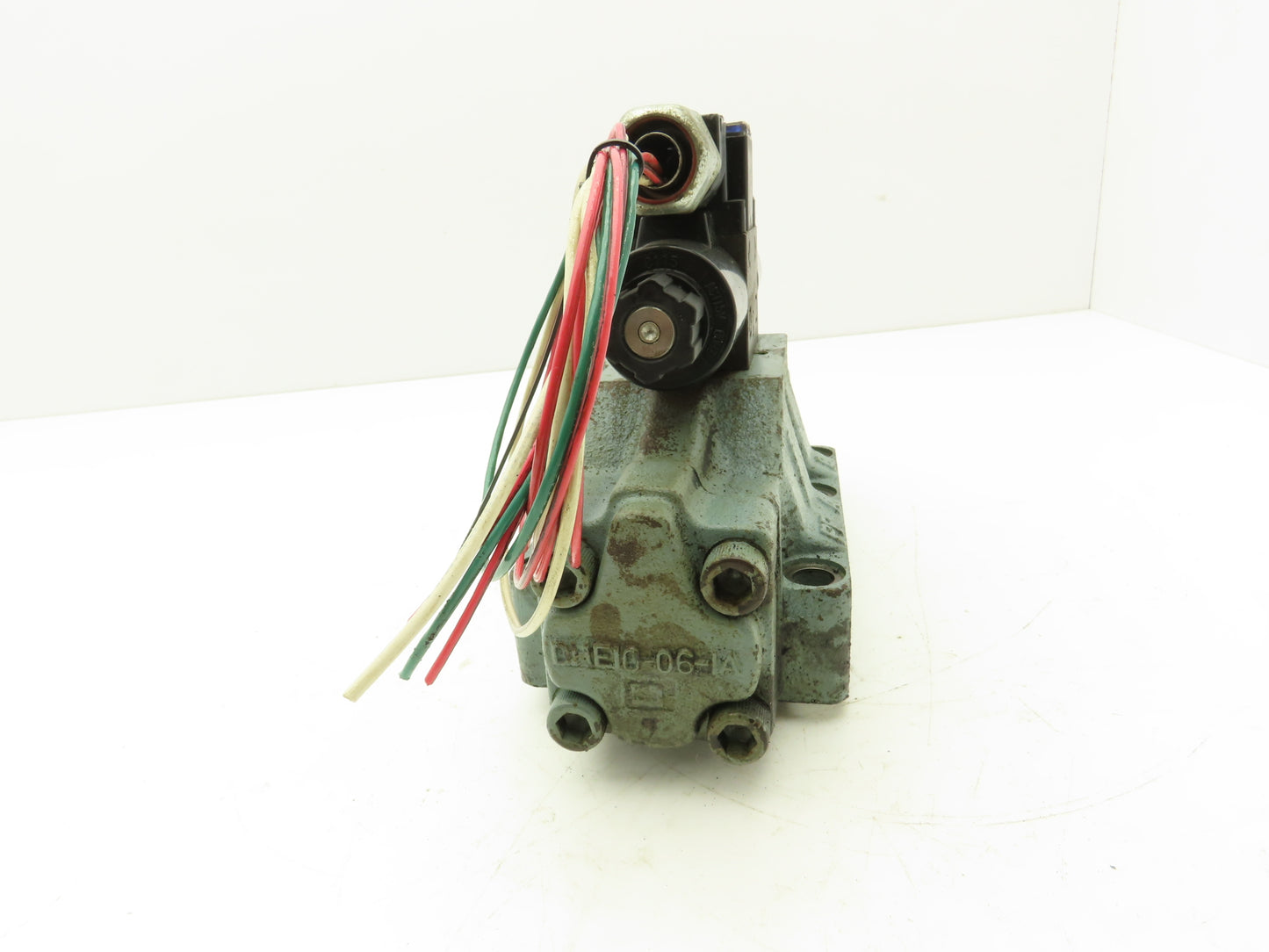 Nachi SS-G01-C5-R-C115-E20 Hydraulic Directional Solenoid Valve 115V DG5S Base