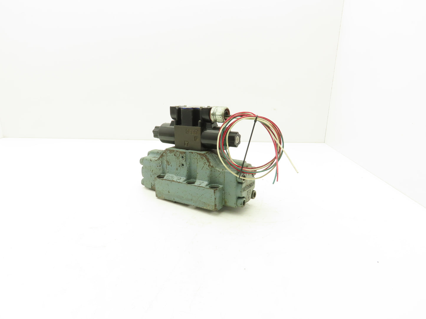 Nachi SS-G01-C5-R-C115-E20 Hydraulic Directional Solenoid Valve 115V DG5S Base