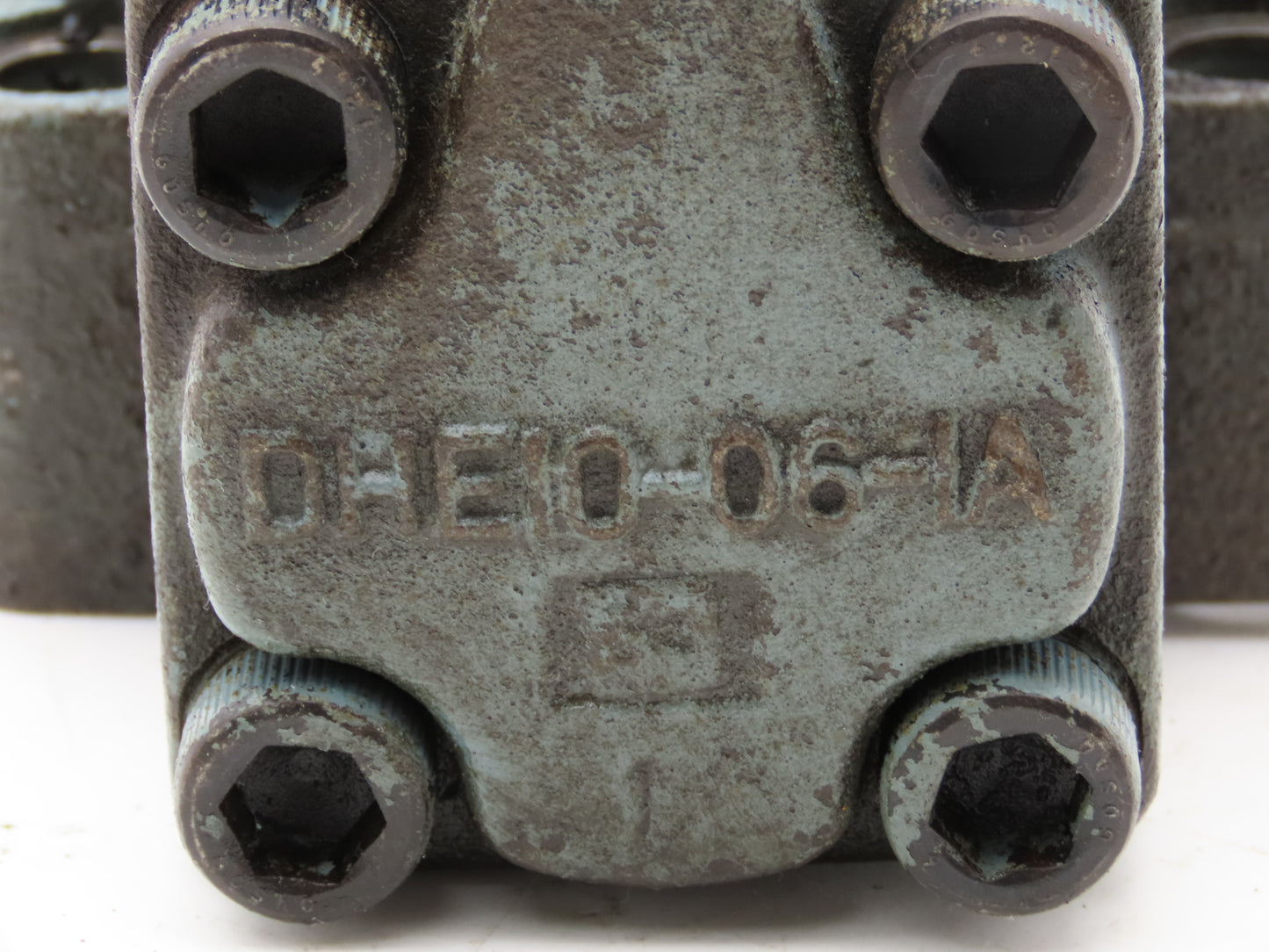 Nachi SS-G01-C5-R-C115-E20 Hydraulic Directional Solenoid Valve 115V DG5S Base