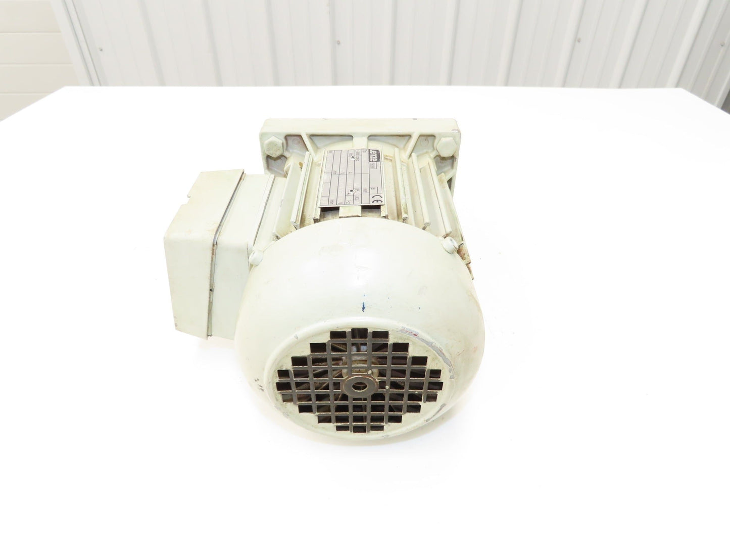 Lenze DERAXX 071-32 Inline Gear Motor 7.18 Reducer .37kw 277/480V GST04-1MVCR