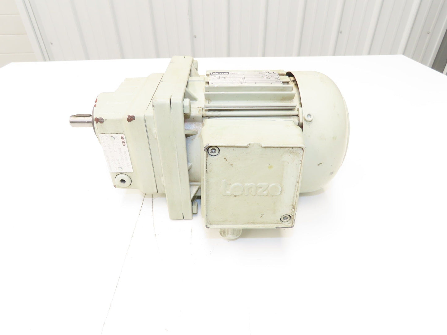 Lenze DERAXX 071-32 Inline Gear Motor 7.18 Reducer .37kw 277/480V GST04-1MVCR