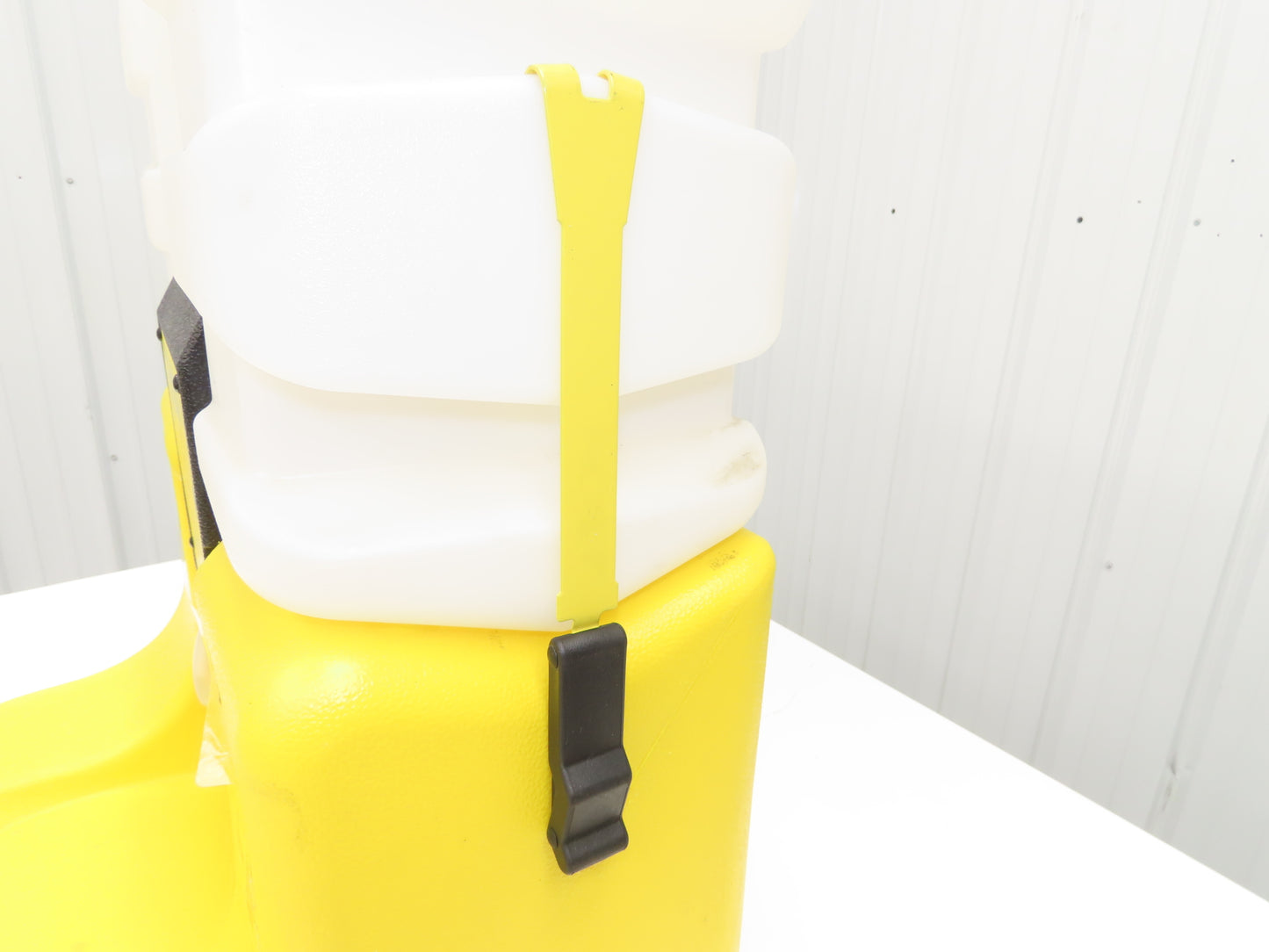 Bradley Portable On-Site Eyewash Station Gravity Fed 7 Gal 15 Min