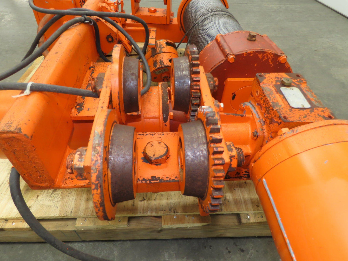 Saturn Engineering 1 1/2 Ton Electric Cable Hoist 25' Lift 20 FPM Trolley 460 V