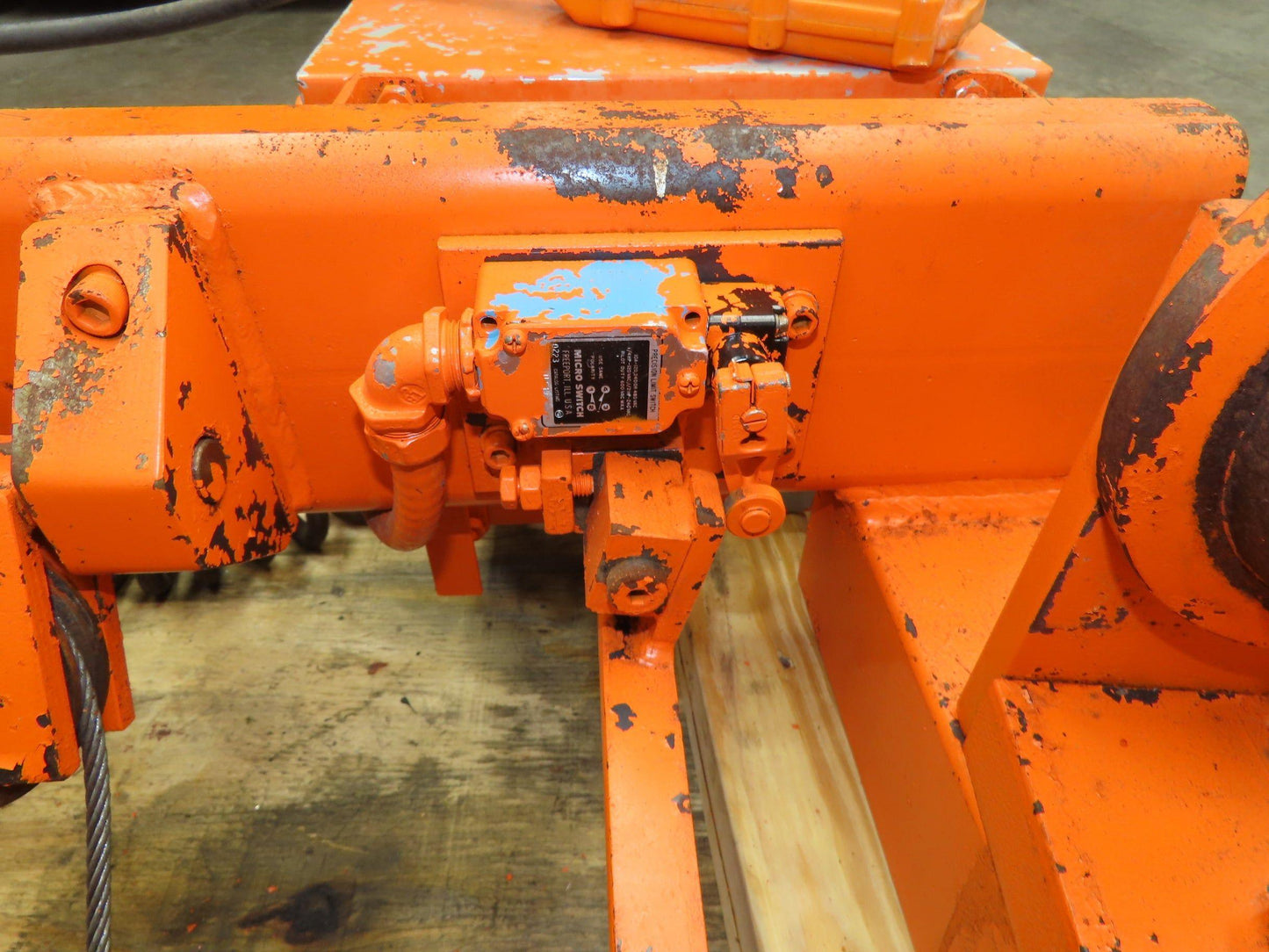 Saturn Engineering 1 1/2 Ton Electric Cable Hoist 25' Lift 20 FPM Trolley 460 V