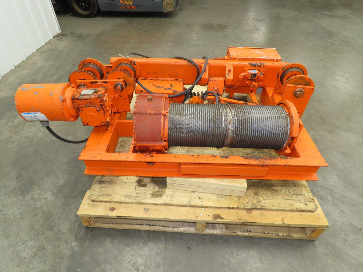 Saturn Engineering 1 1/2 Ton Electric Cable Hoist 25' Lift 20 FPM Trolley 460 V