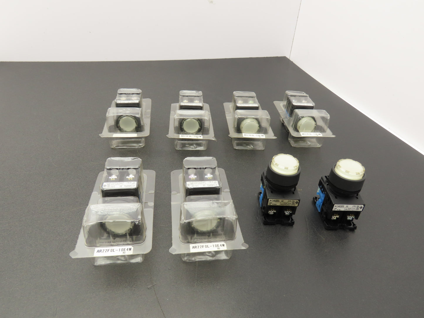 Fuji Electric Illuminated Pushbutton White Momentary 22mm 250V 6A Lot of 8