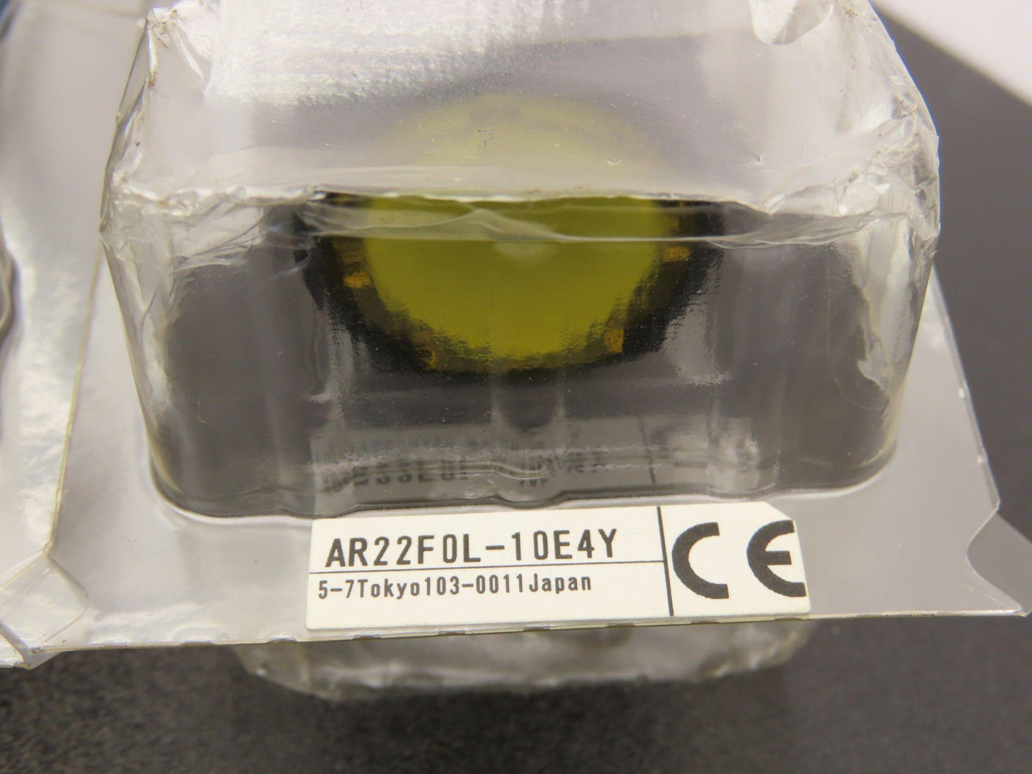 Fuji Electric Pushbutton Red Yellow Momentary 22mm 250V 6A Lot of 8