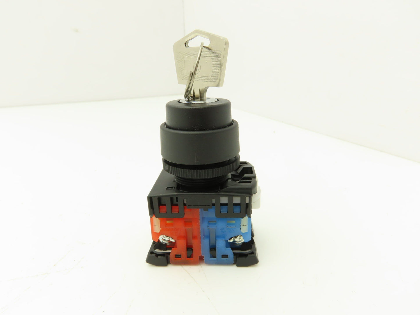 Fuji Electric Keyed Switch 2-Position Maintained 22mm 250V 6A