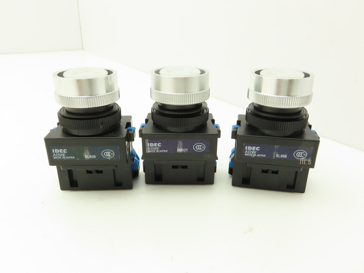 Idec ABW110-G ABW110-Y Pushbutton Switch Green Yellow 22mm 600V 10A Lot of 3