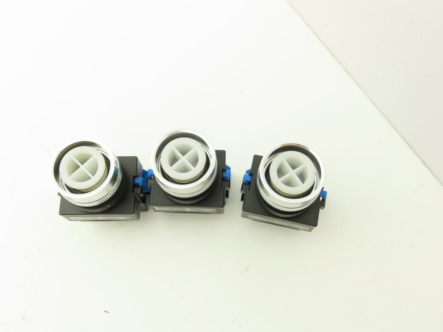 Idec ABW110-G ABW110-Y Pushbutton Switch Green Yellow 22mm 600V 10A Lot of 3