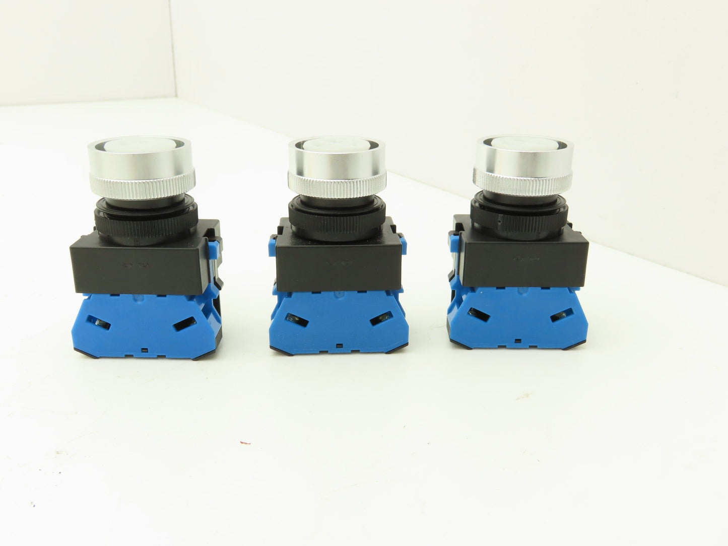 Idec ABW110-G ABW110-Y Pushbutton Switch Green Yellow 22mm 600V 10A Lot of 3