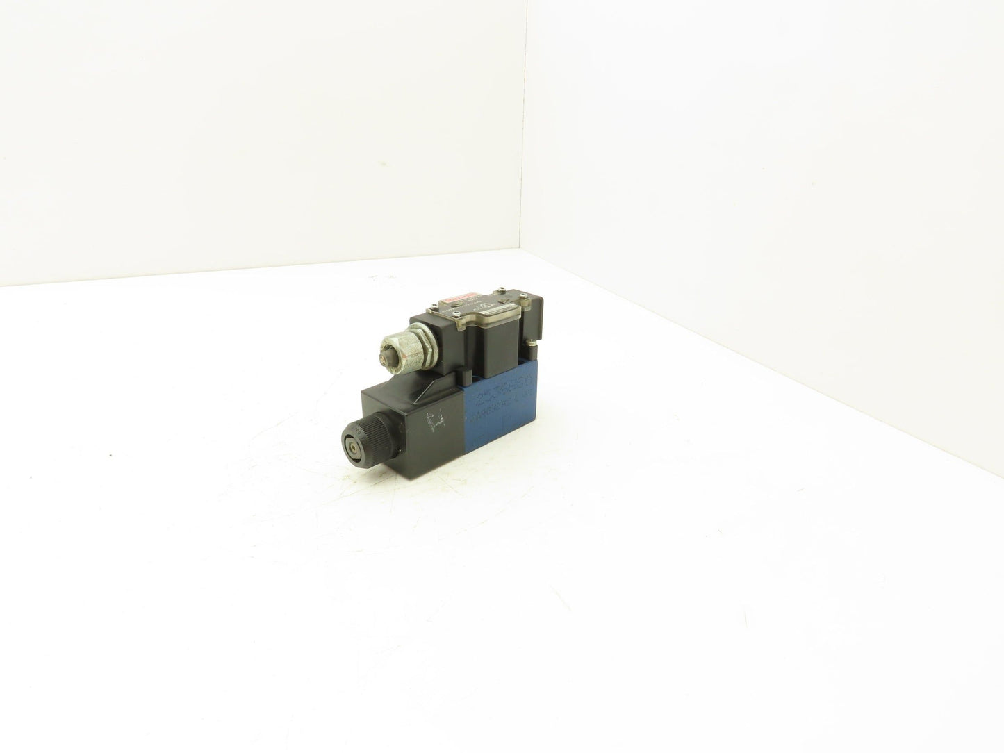 Rexroth 4WE6D62/EW110N9DA/62 Hydraulic Directional Solenoid Valve 110/120V