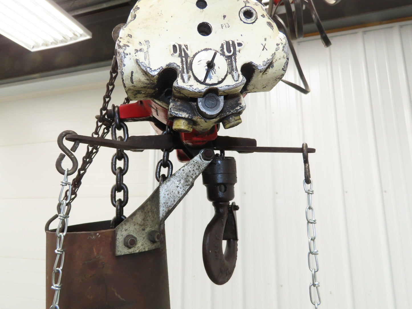 Aro R 1/4 Ton 500 LB Pneumatic Air Chain Hoist 7'10" Lift 7' Pull Chain