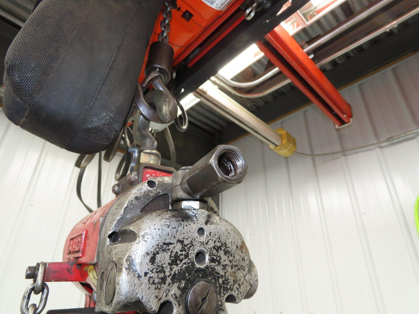 Aro R 1/4 Ton 500 LB Pneumatic Air Chain Hoist 10'6" Lift 10' Pull Chain