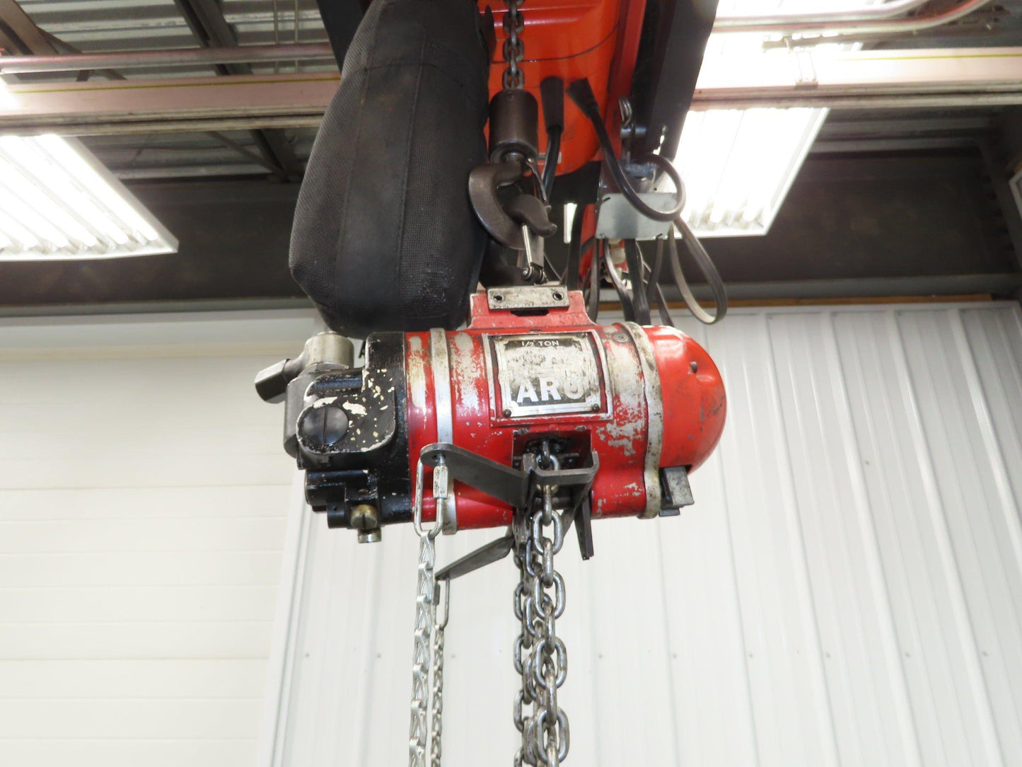 Aro 7700C 1/2 Ton 1000 LB Pneumatic Chain Hoist 10'4" Lift 4'6" Pull Chain