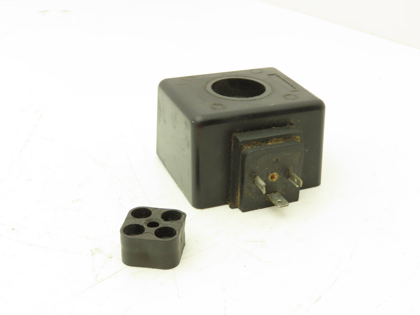 Bosch 1837001212 Vickers Hydraulic Solenoid Valve Coil 115V 131VA