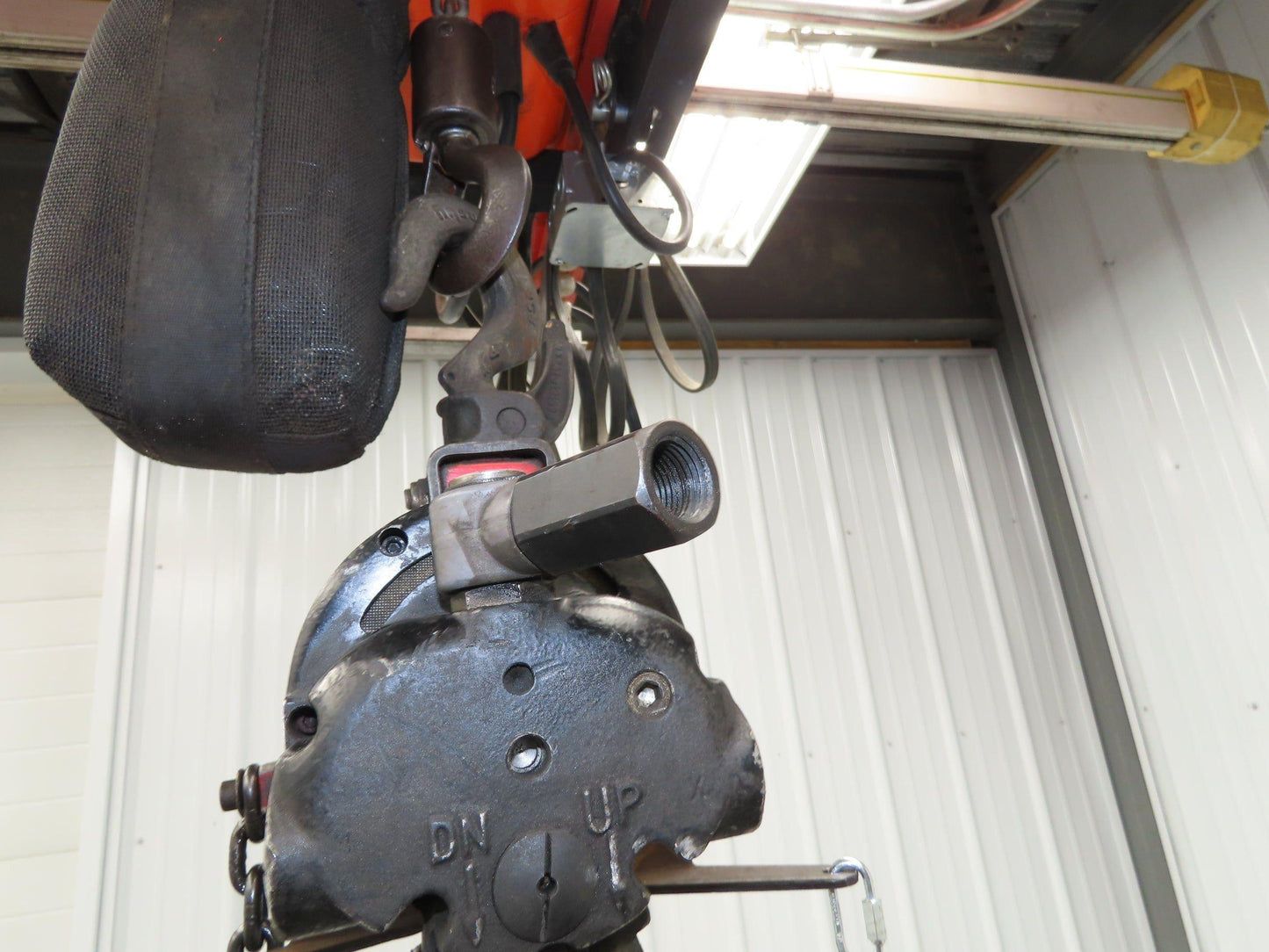 Aro R 1/4 Ton 500 LB Pneumatic Air Chain Hoist 8' Lift 8' Pull Chain