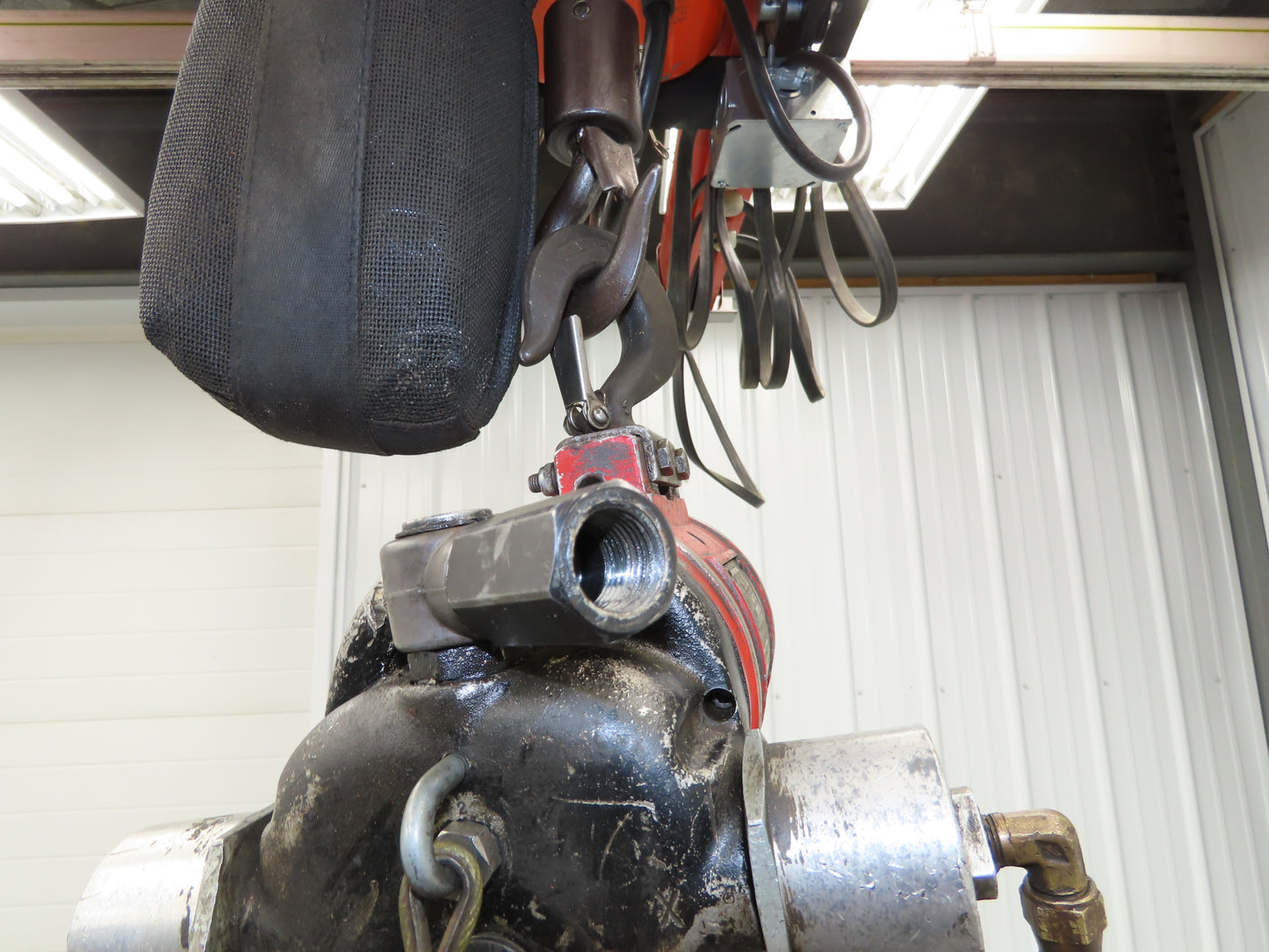 Aro 7718CT 1/4 Ton 500 LB Pneumatic Air Chain Hoist 11' Lift 6' Pendant