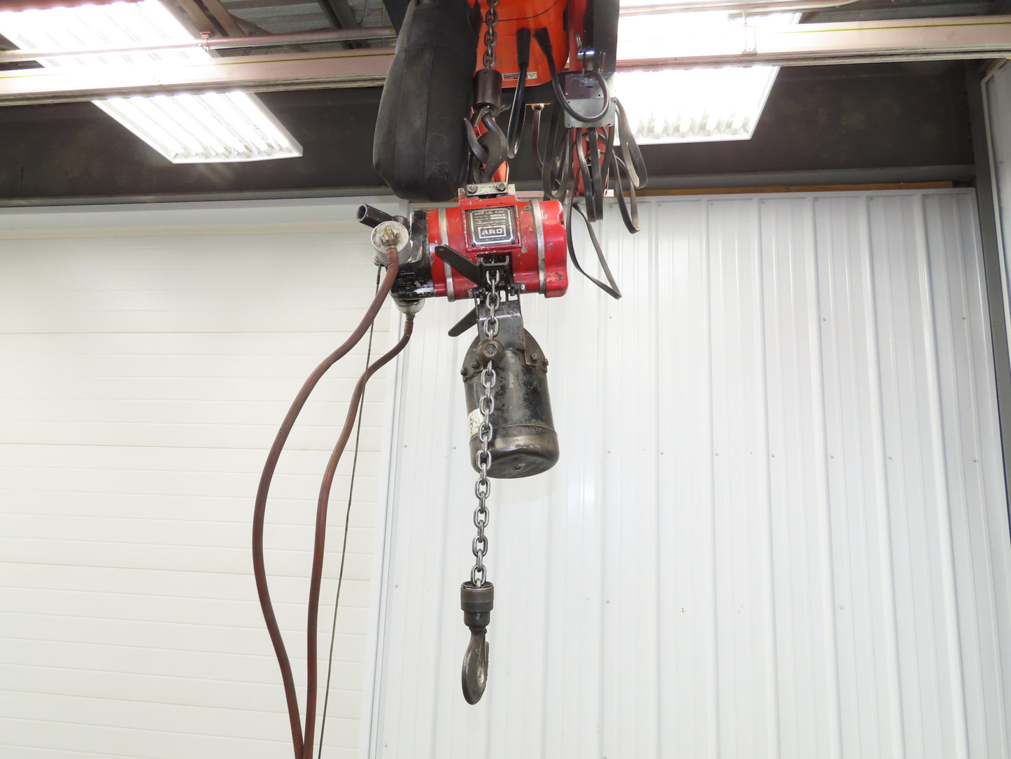 Aro 7718CT 1/4 Ton 500 LB Pneumatic Air Chain Hoist 11' Lift 6' Pendant