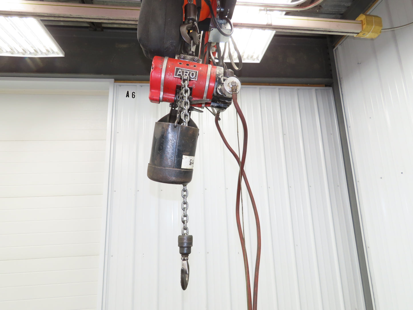 Aro 7718CT 1/4 Ton 500 LB Pneumatic Air Chain Hoist 11' Lift 6' Pendant