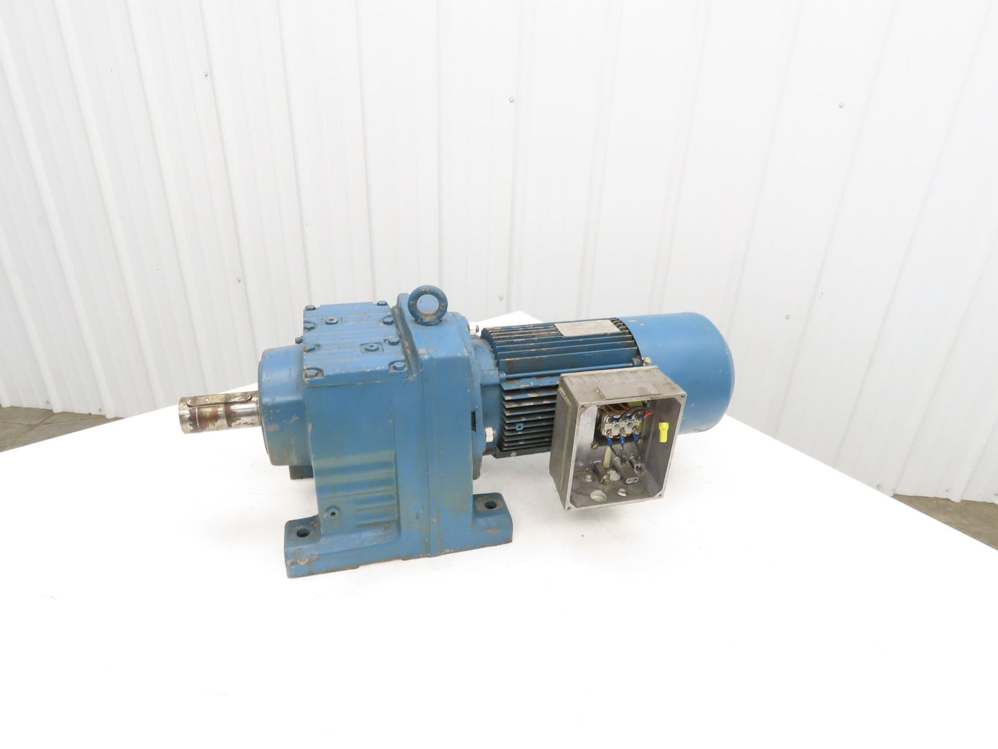 Sew Eurodrive R87 DV100L4/BMG Inline Gearmotor 3kw 277/480V 63.68:1 Ratio 27rpm