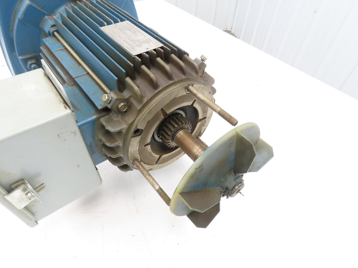 Sew Eurodrive R87 DV100L4/BMG Inline Gearmotor 3kw 277/480V 63.68:1 Ratio 27rpm