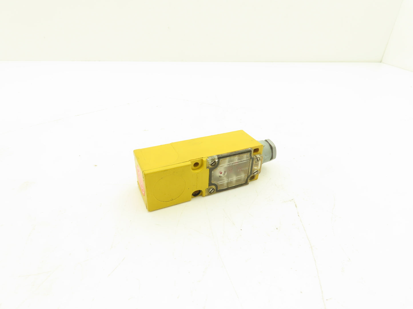 Turck MP-10H-VP4X Proximity Switch Inductive 10-65VDC