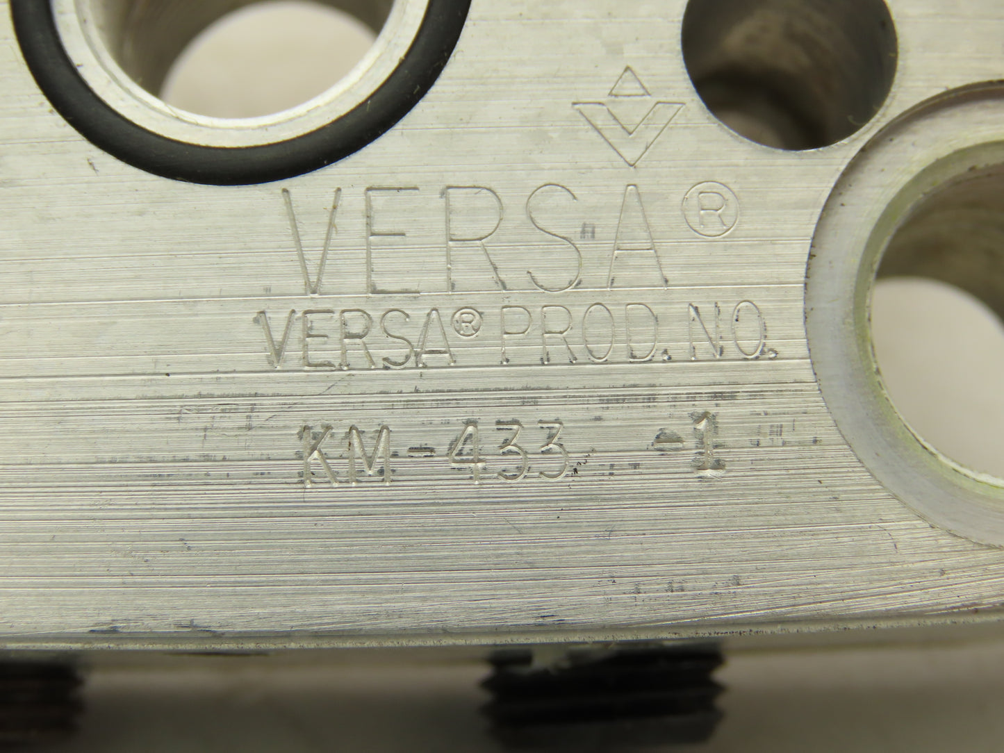 Versa KGG-4232 Pneumatic Air Solenoid Valve Manifold Assembly 24VDC 35-175 psi