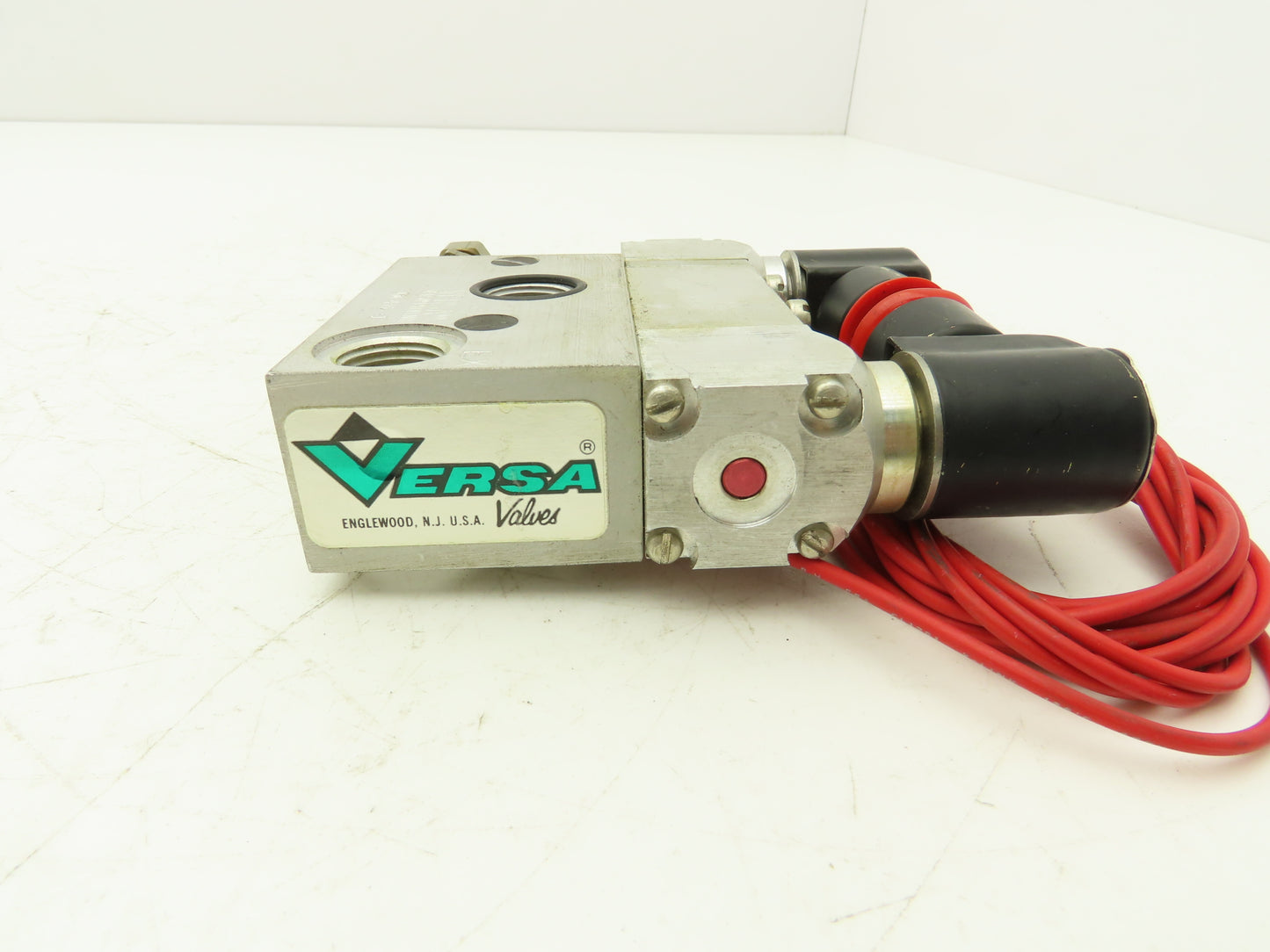 Versa KGG-4232 Pneumatic Air Solenoid Valve Manifold Assembly 24VDC 35-175 psi