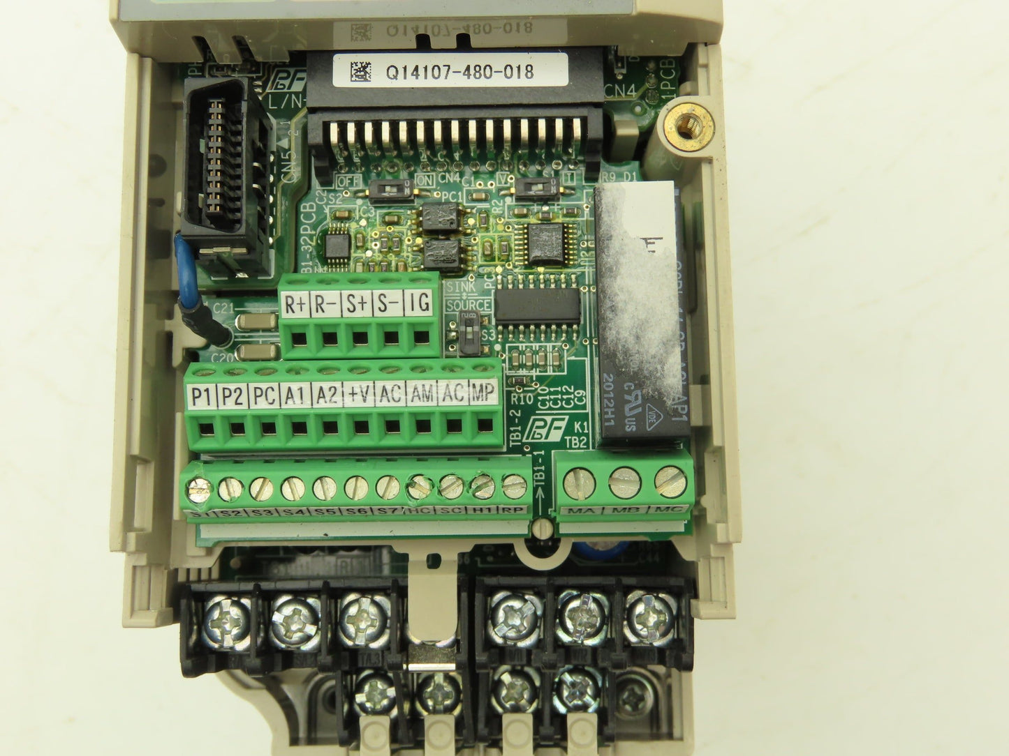 Yaskawa CIMR-VU2A0006FAA V1000 Series AC Servo Drive 240V 3Ph Rev C