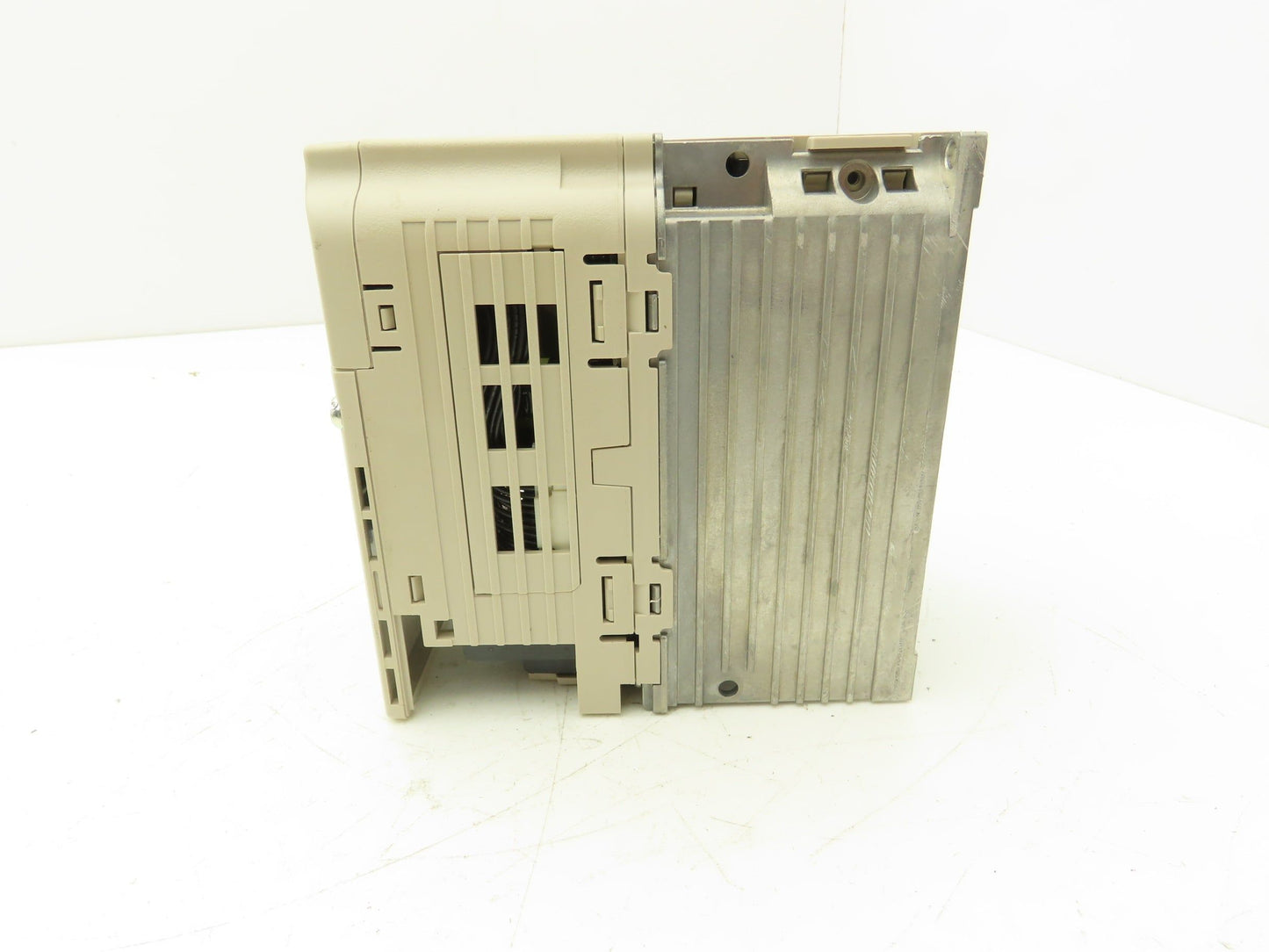 Yaskawa CIMR-VU2A0006FAA V1000 Series AC Servo Drive 240V 3Ph Rev C