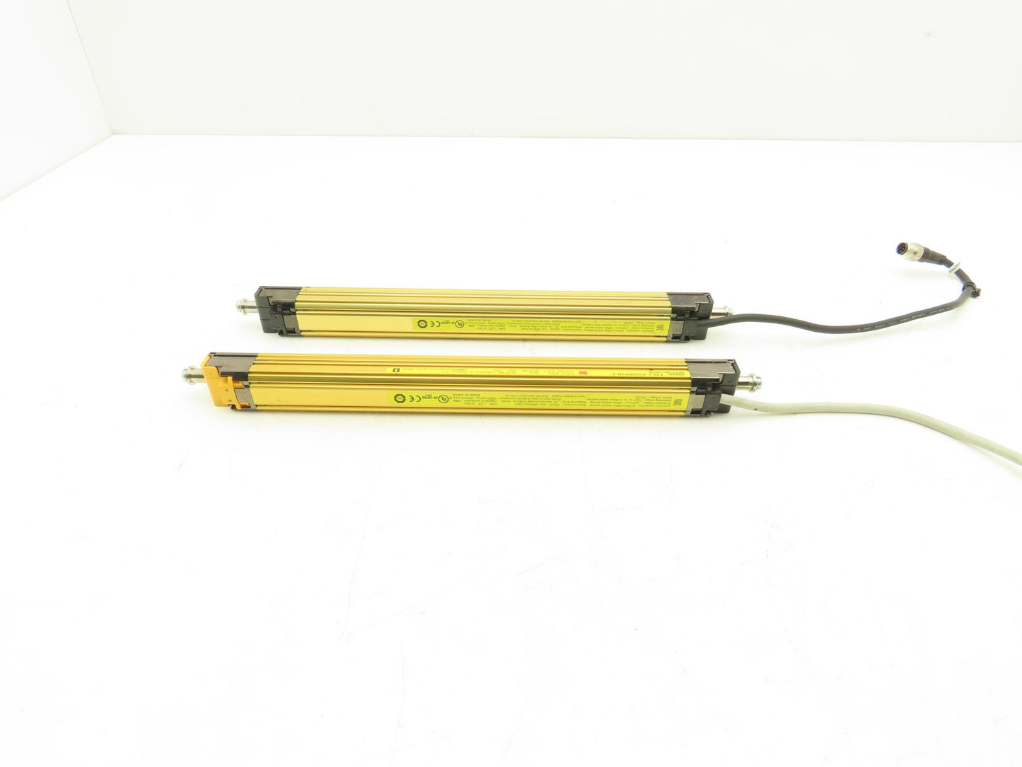 Omron F3SJ-A0320P30-L F3SJ-A0320P30-D Light Curtain Emitter/Receiver Set
