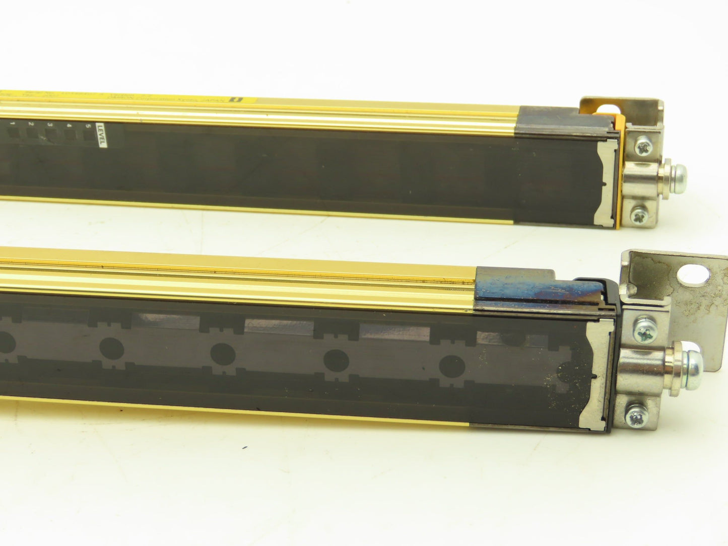 Omron F3SJ-A0320P30-L F3SJ-A0320P30-D Light Curtain Emitter Receiver Set/Bracket