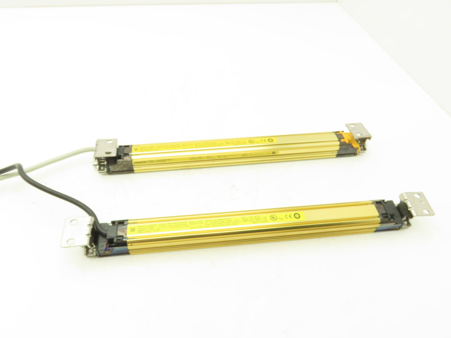 Omron F3SJ-A0320P30-L F3SJ-A0320P30-D Light Curtain Emitter Receiver Set/Bracket