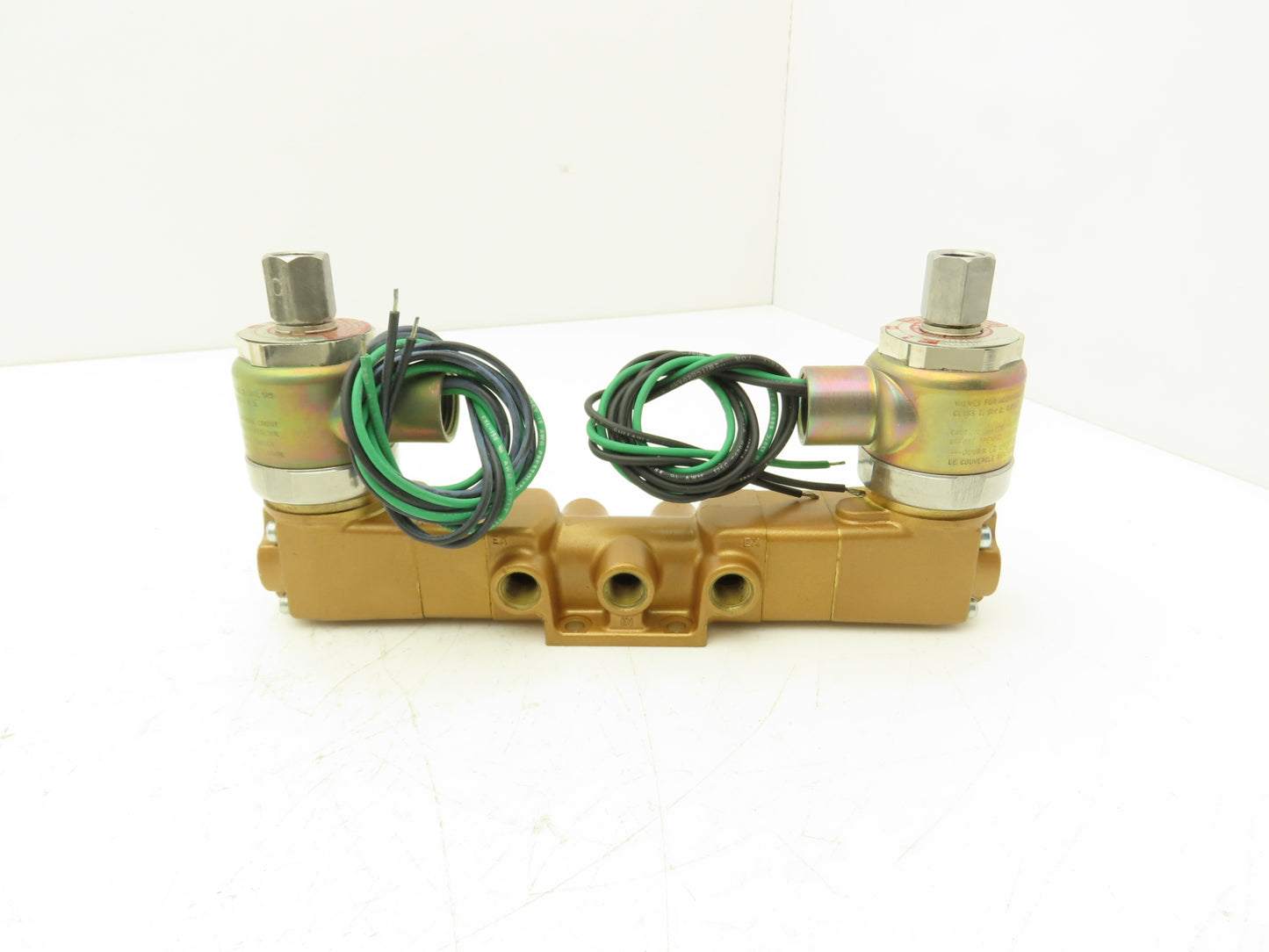 Versa VXX-4324-H-XX-10-A120 Pneumatic Solenoid Valve 4-Way 3-Pos 1/4"npt 120VAC