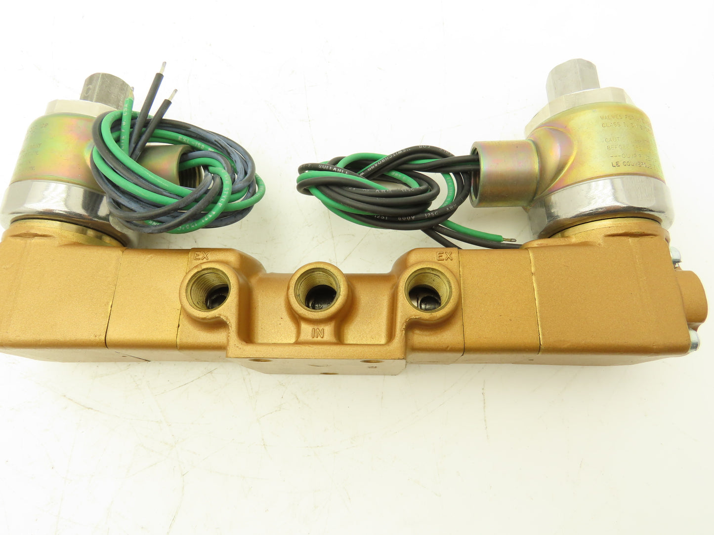 Versa VXX-4324-H-XX-10-A120 Pneumatic Solenoid Valve 4-Way 3-Pos 1/4"npt 120VAC