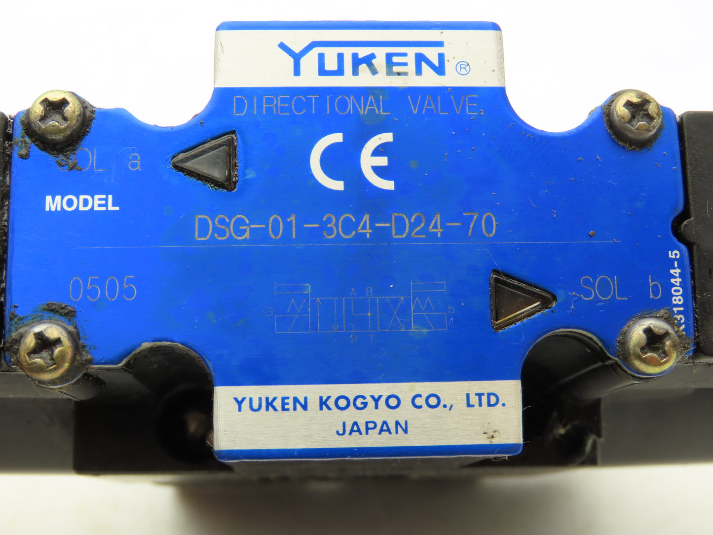 Yuken DSG-01-3C4-D24-70 Directional Solenoid Valve 3 Pos 4 Way 24VDC W/Manifold