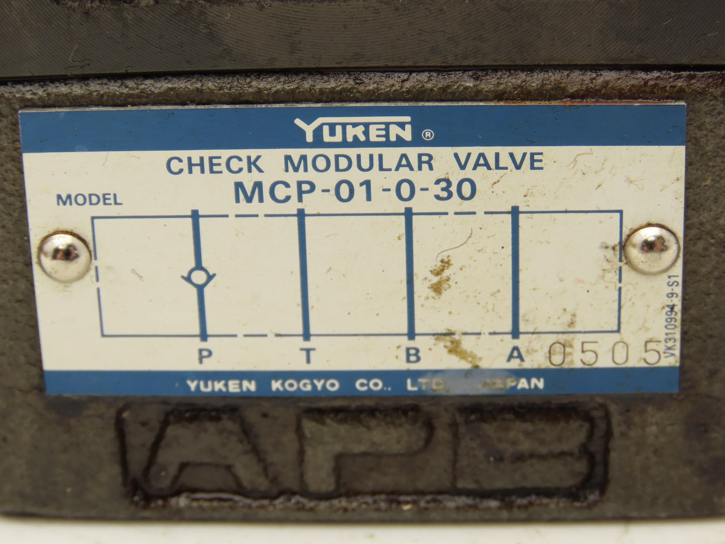Yuken DSG-01-3C4-D24-70 Directional Solenoid Valve 3 Pos 4 Way 24VDC W/Manifold