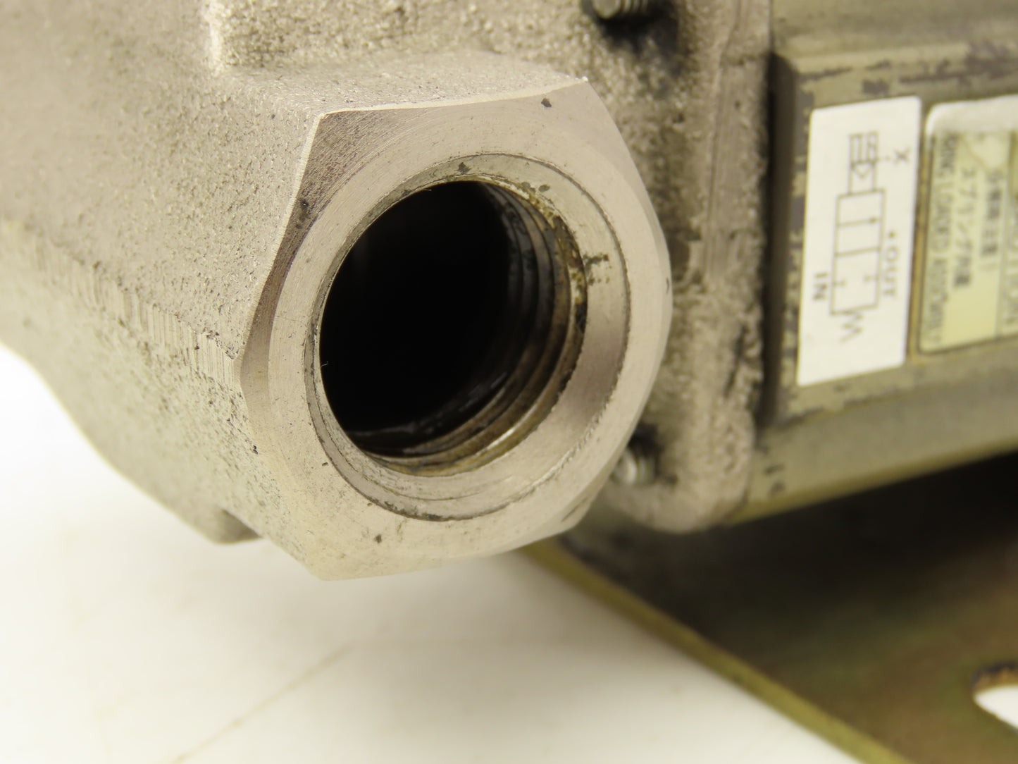 CKD CVS2-15A-10-B2HSB-3 Pneumatic Solenoid Valve 2 Way 2 Position 1/2"NPT 24VDC