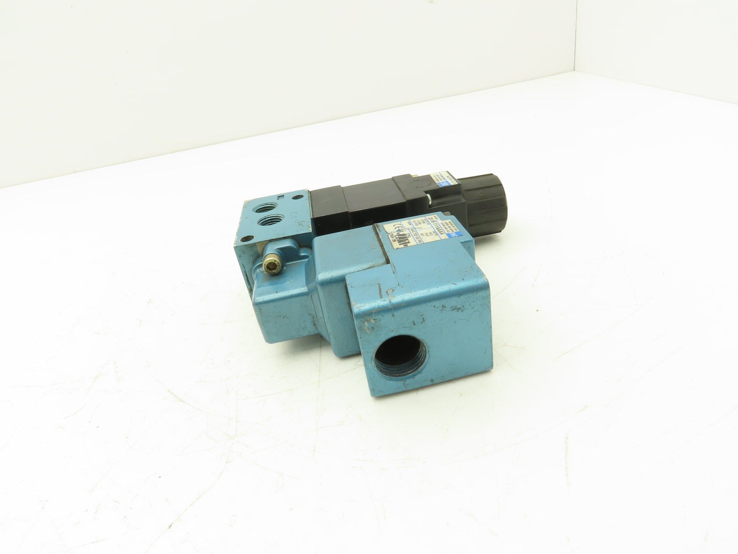 MAC 251B-111AAAA Pneumatic Air Solenoid Valve Regulator 120 psi 120VAC 24VDC 3/2