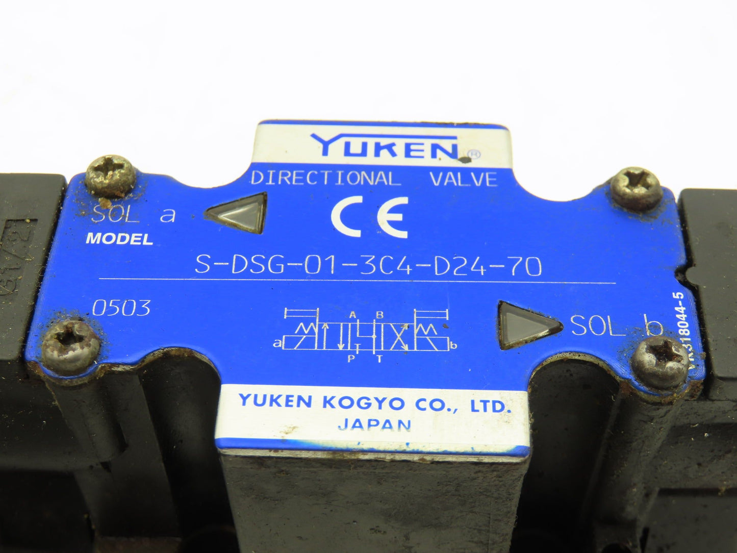 Yuken S-DSG-01-3C4-D24-70 Hydraulic Directional Solenoid Valve 24VDC  Lot of 2