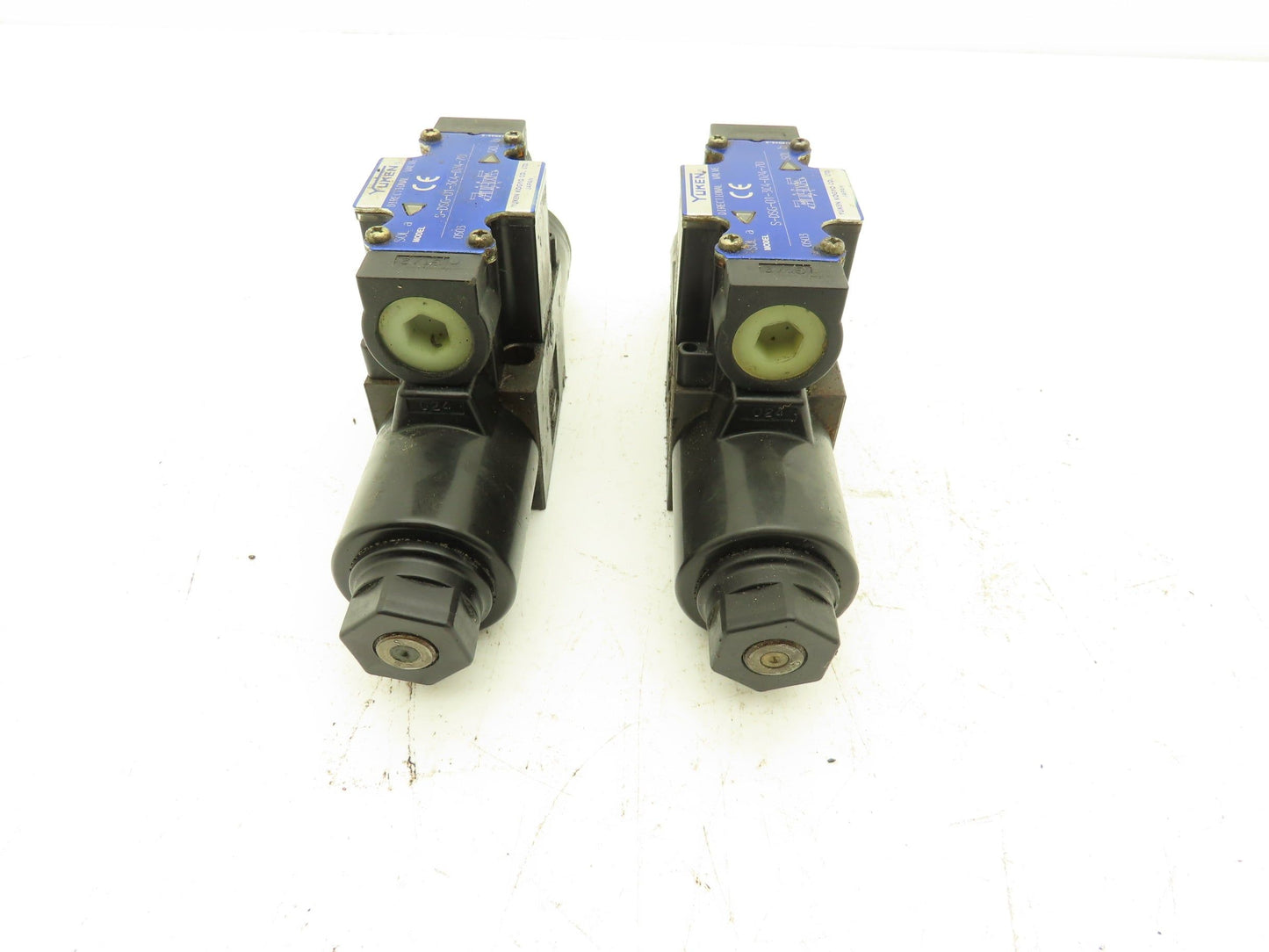 Yuken S-DSG-01-3C4-D24-70 Hydraulic Directional Solenoid Valve 24VDC  Lot of 2