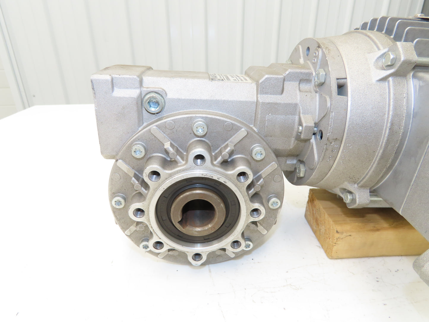 Varvel SRS060401925 Gearmotor 40:1 Reducer 42 RPM Hollow Shaft 0.9Hp 480V IEC 80