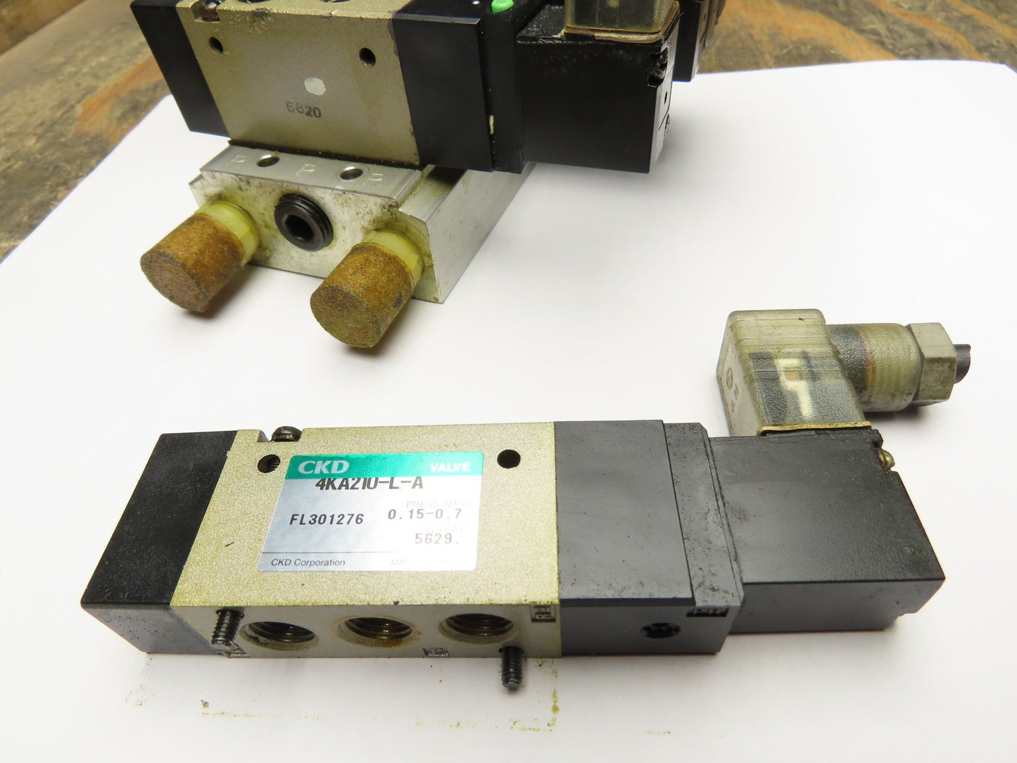 CKD 4KA210-L-A Pneumatic Air Valve Manifold Assembly