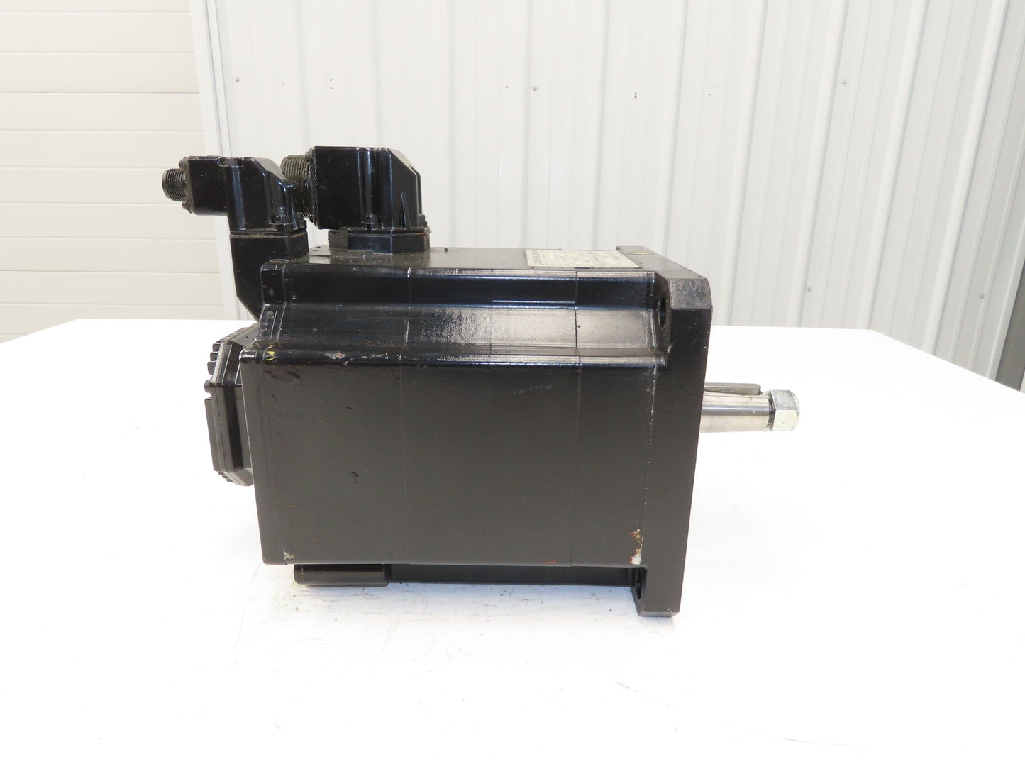 Okuma BL-MC200J-20T AC Servo Motor 4kW 2000 RPM 157V 16.2A 3PH