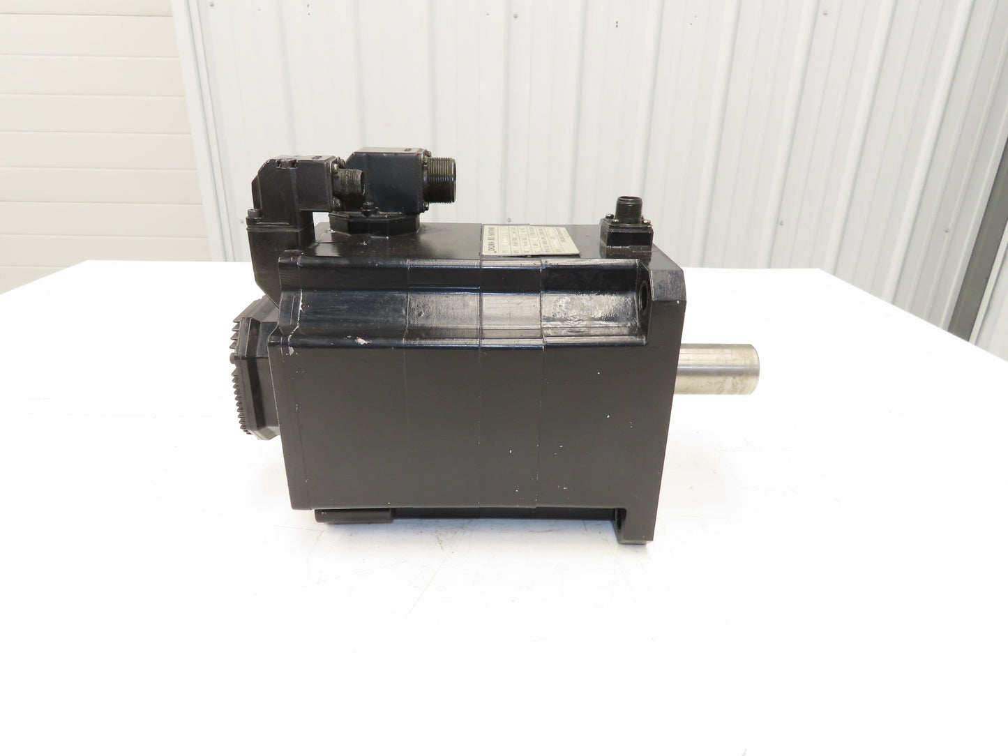 Okuma BL-MC100J-20SB AC Servo Motor 2kW 2000 RPM 133V 8.91A 3PH Encoder